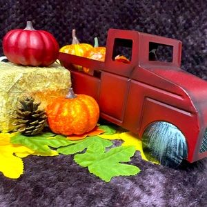 FALL VINTAGE TRUCK DECOR